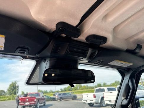 Used 2025 Jeep Wrangler Unlimited Sahara AWD/4WD image 33