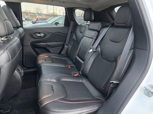 Used 2019 Jeep Cherokee Trailhawk w/ Comfort/Convenience Group image 32