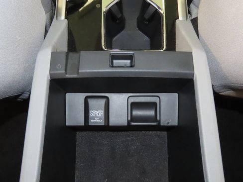 Used 2017 Honda Accord LX image 29