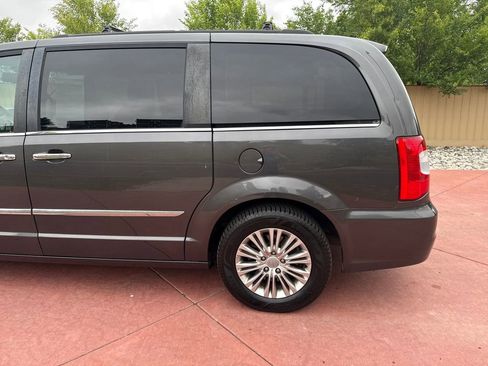 Used 2015 Chrysler Town & Country Touring-L w/ Driver Convenience Group FWD image 40