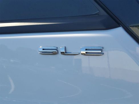 Used 2024 GMC Terrain SLE image 28