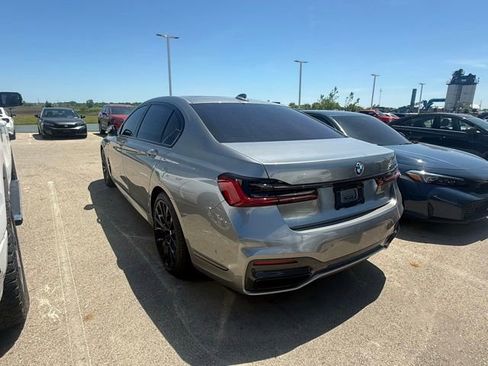 Used 2022 BMW 740i w/ M Sport Package RWD image 4