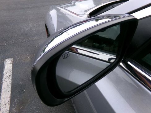 Used 2018 Chrysler 300 Limited image 10