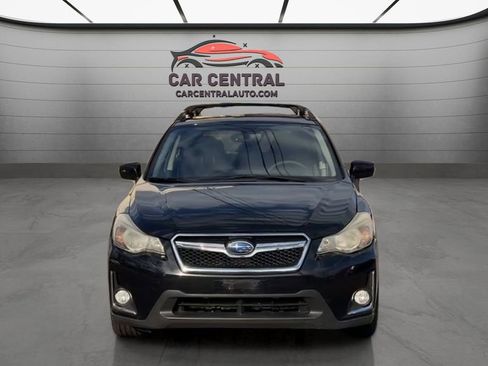 Used 2017 Subaru Crosstrek 2.0i Premium w/ Moonroof Package AWD/4WD image 9