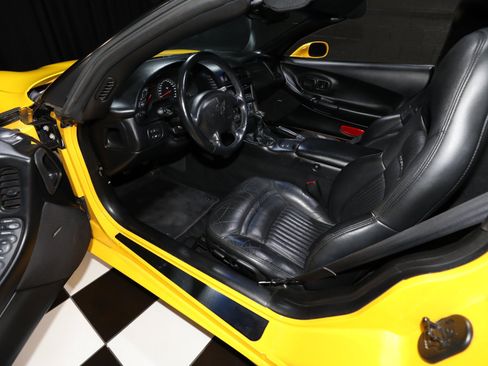 Used 2000 Chevrolet Corvette Coupe w/ Memory Pkg RWD image 3
