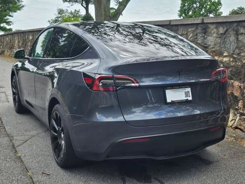 Used 2023 Tesla Model Y AWD image 13