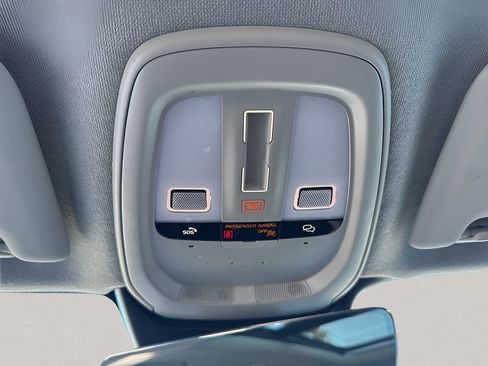 Used 2024 Volvo XC40 B5 Ultimate w/ Protection Package Premier image 30