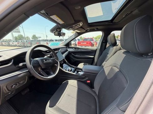 New 2026 Jeep Grand Cherokee L 4WD image 16