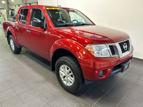 Used 2018 Nissan Frontier SV AWD/4WD image 2
