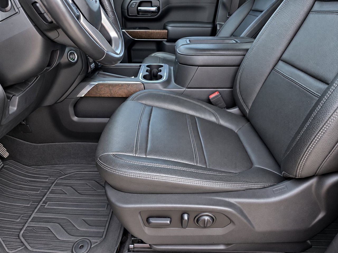 Certified 2020 GMC Sierra 2500 Denali w/ Denali Ultimate Package AWD/4WD image 18