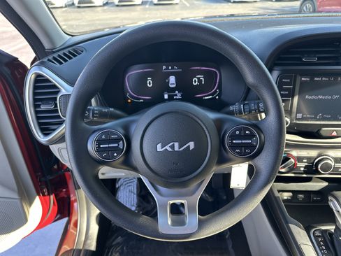Used 2023 Kia Soul LX w/ LX Technology Package image 18