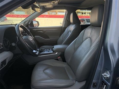 Used 2021 Toyota Highlander Limited image 27