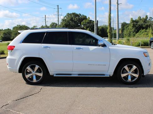 Used 2015 Jeep Grand Cherokee Overland w/ Advanced Technology Group RWD image 16