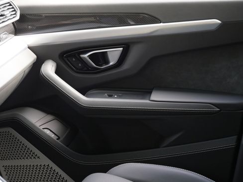 Used 2024 Lamborghini Urus S image 17