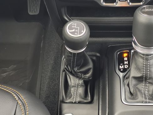 New 2025 Jeep Gladiator Sport image 17