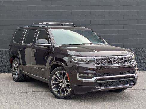 Used 2023 Jeep Grand Wagoneer Series III w/ Rear Seat Video Group 1 image 3