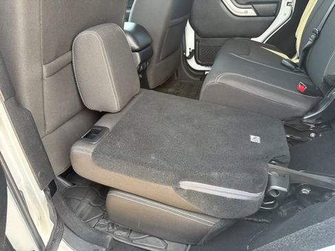 Used 2015 Jeep Wrangler Unlimited Sahara w/ Max Tow Package AWD/4WD image 34