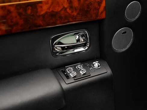 Used 2007 Rolls-Royce Phantom Sedan RWD image 53