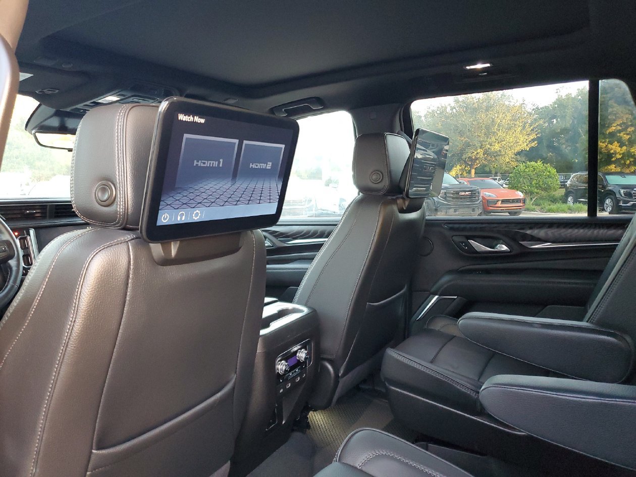 Used 2024 GMC Yukon Denali w/ Advanced Technology Package AWD/4WD image 9