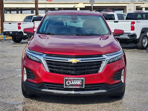 Used 2023 Chevrolet Equinox LT image 2