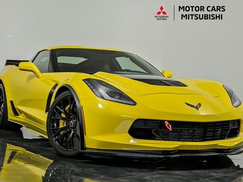 Used 2015 Chevrolet Corvette Z06 w/ 3LZ Preferred Equipment Group RWD image 1