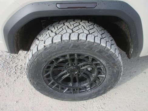 New 2026 GMC Canyon Elevation w/ Convenience Package image 12