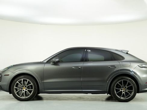 Used 2022 Porsche Cayenne Turbo S image 9
