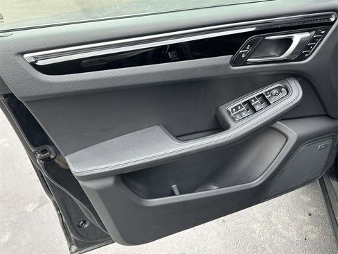 Used 2025 Porsche Macan image 17