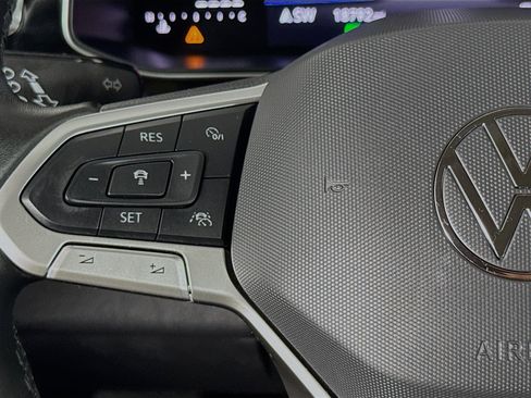 Used 2025 Volkswagen Jetta SE FWD image 11