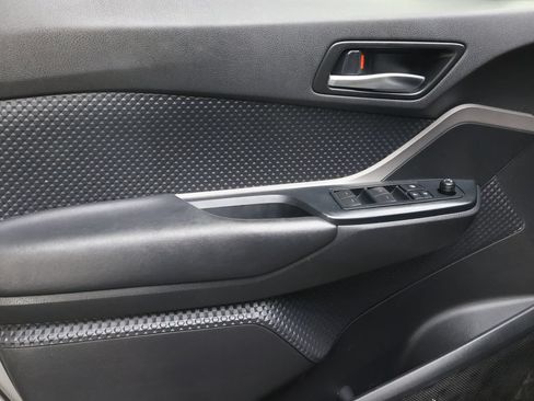 Used 2020 Toyota C-HR LE FWD image 15