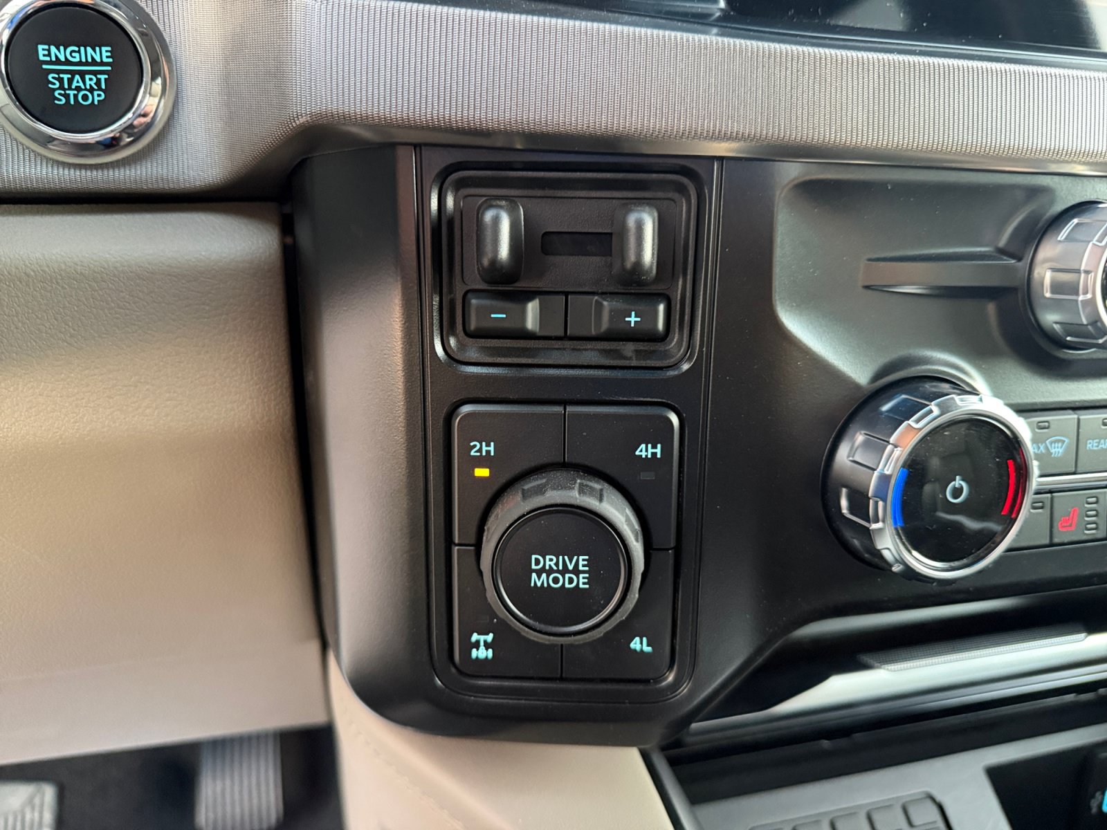 Used 2026 Ford F250 Platinum w/ Platinum Plus Package AWD/4WD image 16