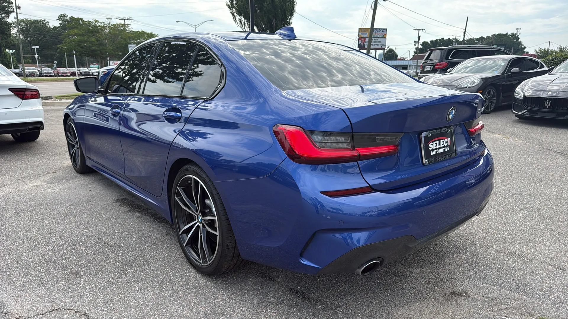 Used 2020 BMW 330i Sedan w/ M Sport Package RWD image 3