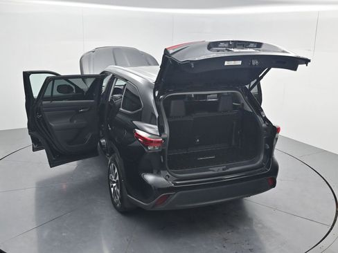 Used 2023 Toyota Highlander XLE AWD/4WD image 55