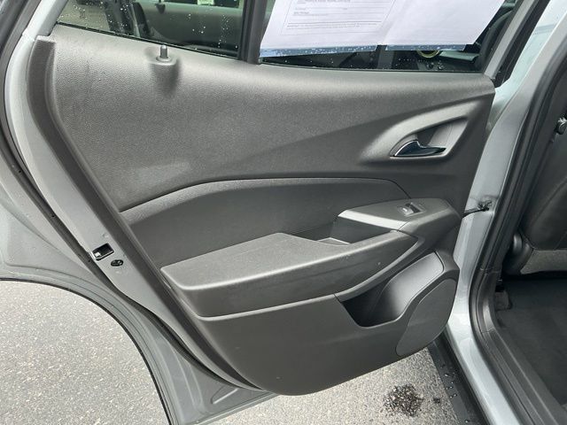 Used 2025 Chevrolet Trax LT FWD image 13