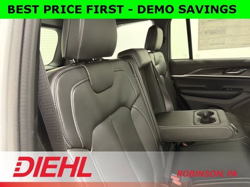 New 2025 Jeep Grand Cherokee Limited w/ Black Appearance Package image 12