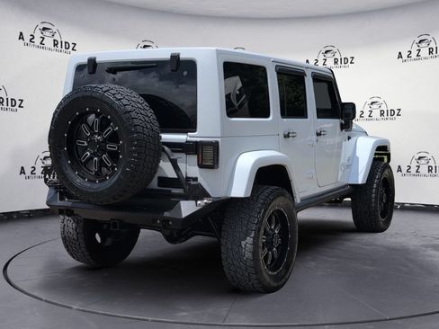 Used 2017 Jeep Wrangler Unlimited Sahara w/ Connectivity Group AWD/4WD image 6