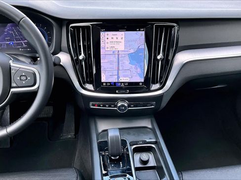 Used 2023 Volvo S60 B5 Core FWD image 7