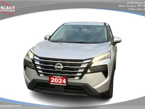 Used 2024 Nissan Rogue SV AWD/4WD image 2