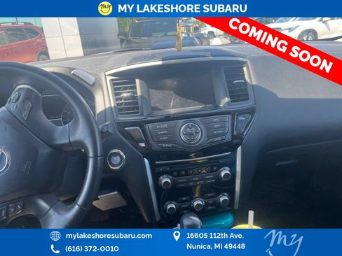 Used 2020 Nissan Pathfinder SV AWD/4WD image 16