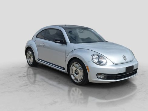 Used 2013 Volkswagen Beetle Turbo FWD image 2