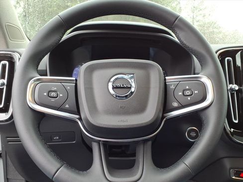 New 2026 Volvo XC40 B5 Core w/ Climate Package image 24