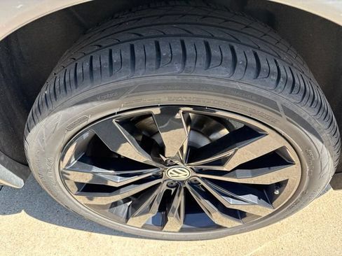 Used 2021 Volkswagen Tiguan SE R-Line AWD/4WD image 9