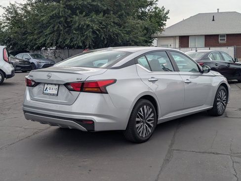 Used 2024 Nissan Altima 2.5 SV image 3