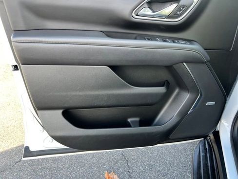 Used 2023 GMC Yukon XL SLT image 10