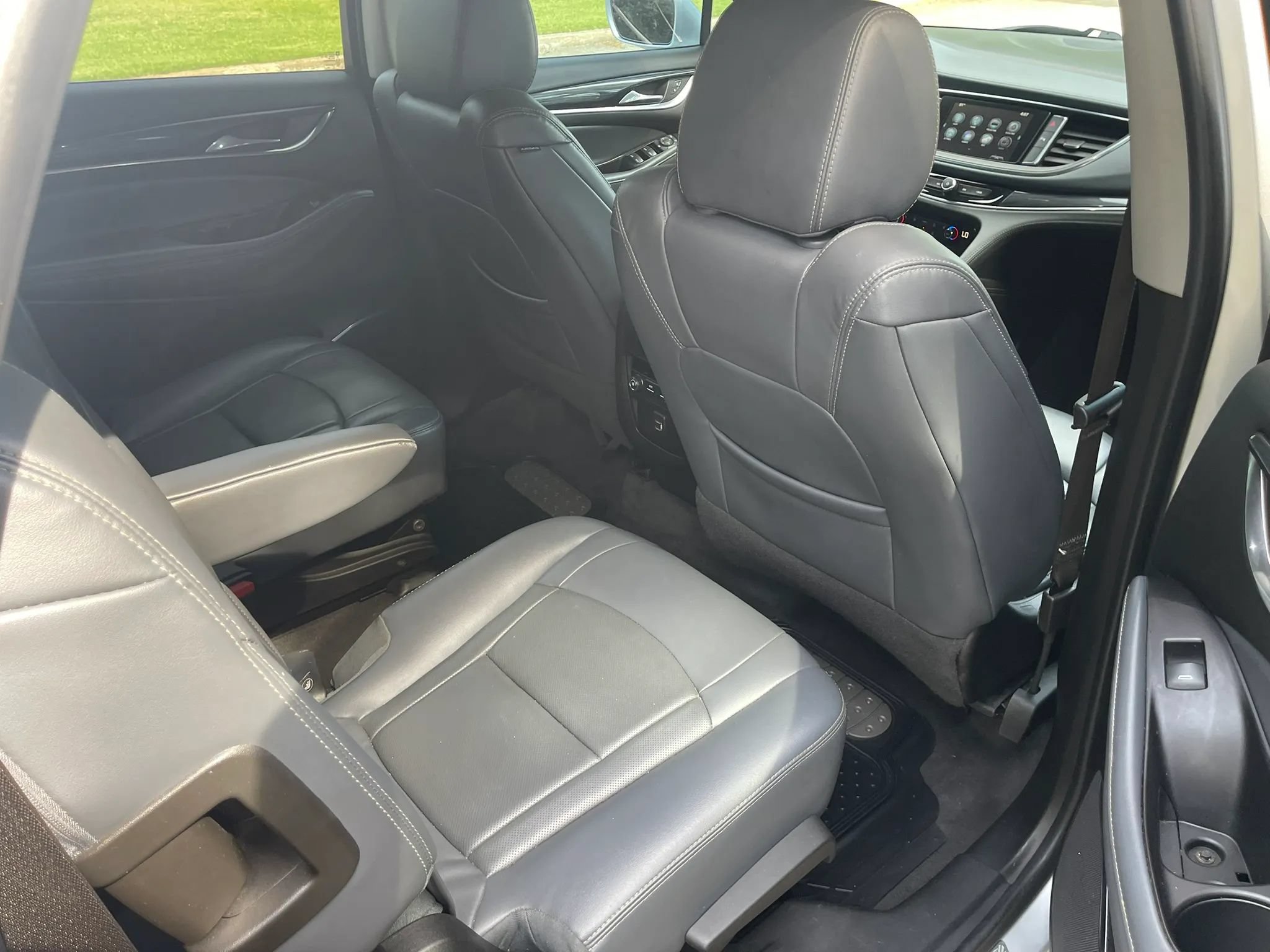 Used 2019 Buick Enclave Essence FWD image 13