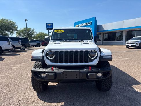 Used 2024 Jeep Wrangler Unlimited Rubicon AWD/4WD image 3