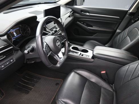 Used 2024 Nissan Altima 2.5 SR w/ SR Premium Package image 18