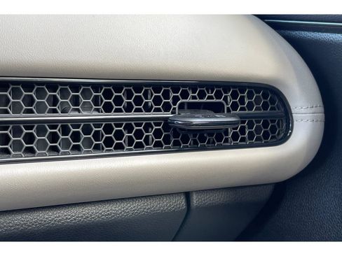 Certified 2023 Honda HR-V LX image 29