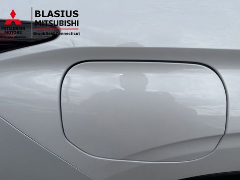 Used 2024 Mitsubishi Outlander 4WD Plug-In Hybrid image 32