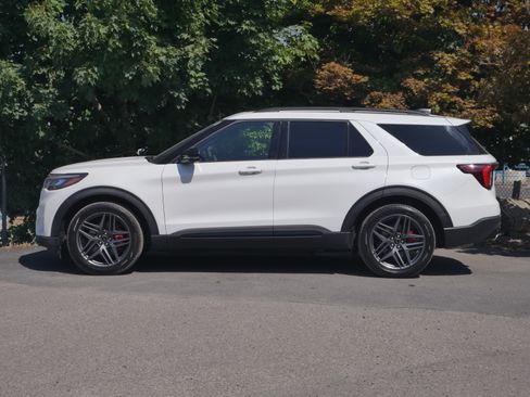 Certified 2025 Ford Explorer ST AWD/4WD image 19